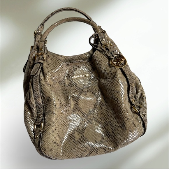 Michael Kors Handbags - ℍ𝕠𝕤𝕥 ℙ𝕚𝕔𝕜!$50 𝕆𝕗𝕗𝕖𝕣 𝔸𝕔𝕔𝕖𝕡𝕥! Michael Kors Snake Skin Bag Purse